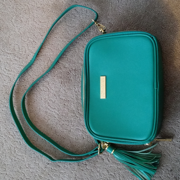 Joy and Iman Handbags - **NWOT** JOY & IMAN 100% LEATHER JADE GREEN SHOULDER/CROSSBODY BAG